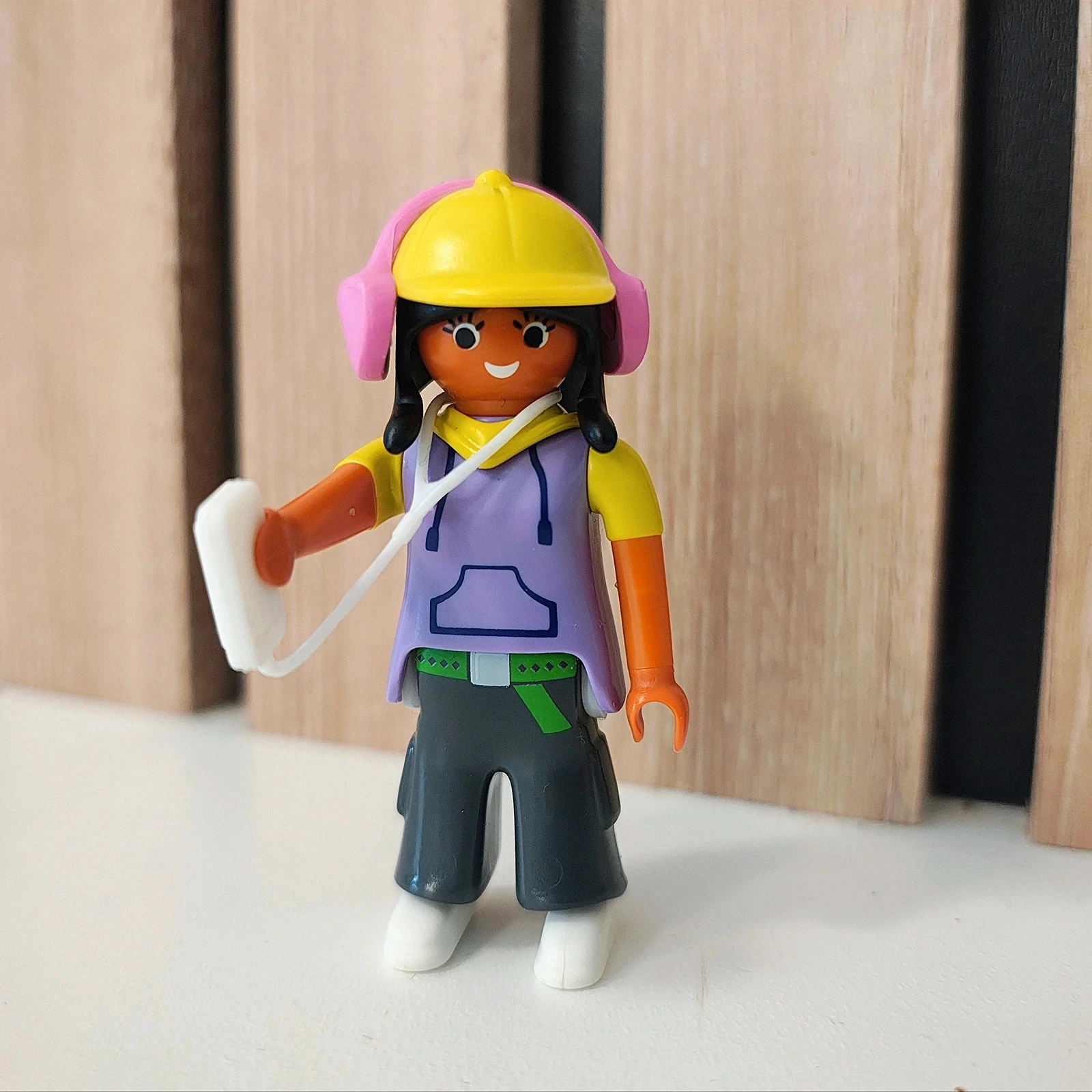 Personnage bonhomme Playmobil collection adolescente + telephone + casque audio